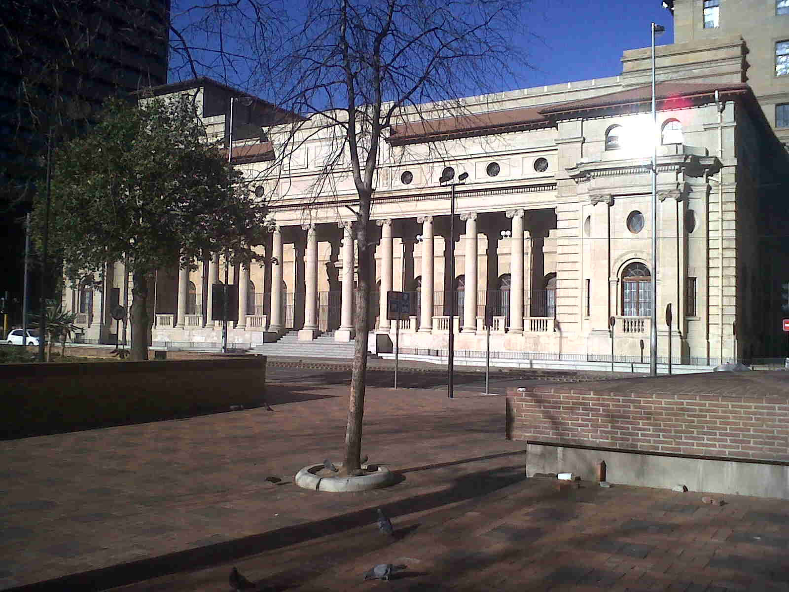 Johannesburg City Hall. Photo: Sdnxumalo / Wikimedia Commons