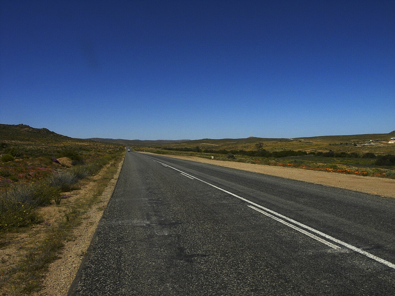 The N7 highway through the Namakwa District near Springbok. Photo: Winfried Bruenken (CC BY-SA 2.5)