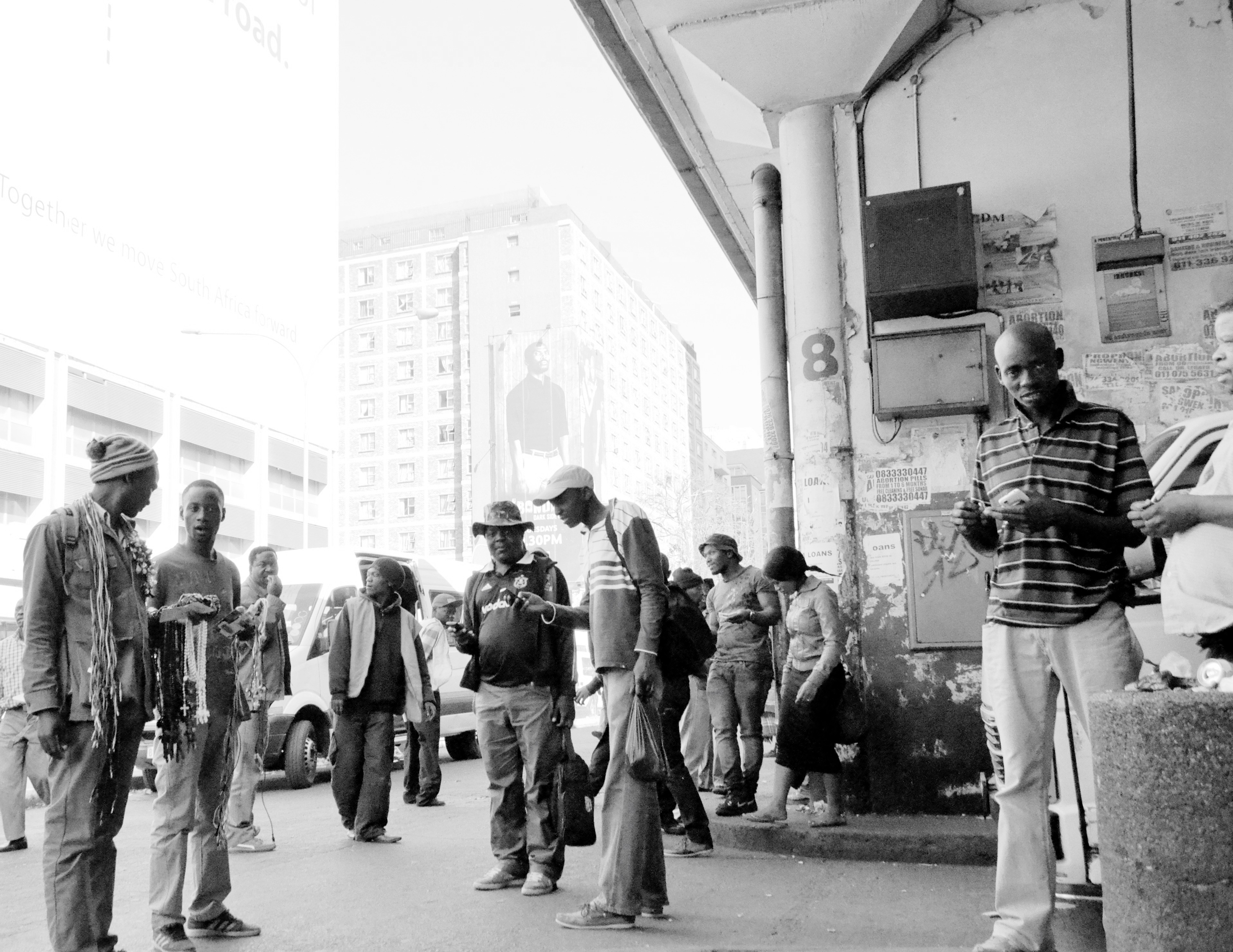 Commuters queuing at a major Johannesburg transit interchange during peak transit hours. Photo: Lonelocust7 / Wikimedia Commons